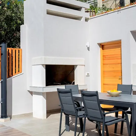 Lipovac By Guide Villa *