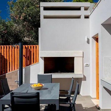 Lipovac By Guide Villa